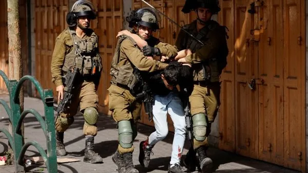 قوات الاحتلال تعتقل 45 فلسطينيا من الضفة الغربية