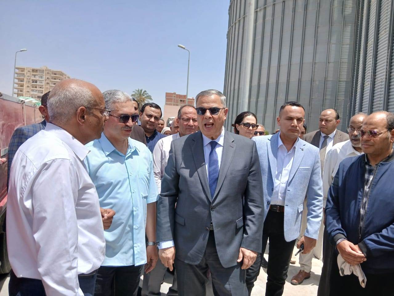 محافظ الإسكندرية فى زيارة إلى صومعة  كينج مريوط و يتابع  توريد الاقماح المحلية