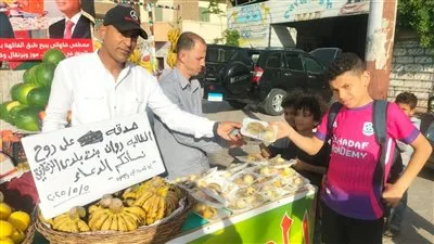 فكهاني الغلابة بالزقازيق يوزع 150 طبق فاكهة مجاني على روح روان طالبة كلية العلوم