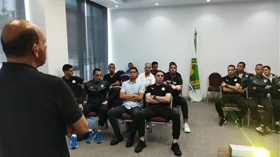 بالصور.. اجتماع لحكام الـ VAR لمراجعة الأداء وتحسين سرعة القرارات التحكيمية