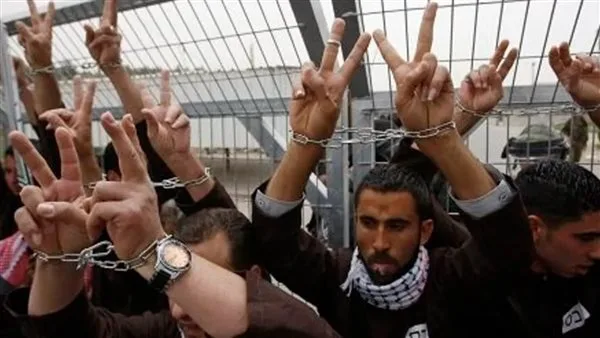 الاحتلال الإسرائيلي يفرج عن 11 معتقلا فلسطينيا من قطاع غزة