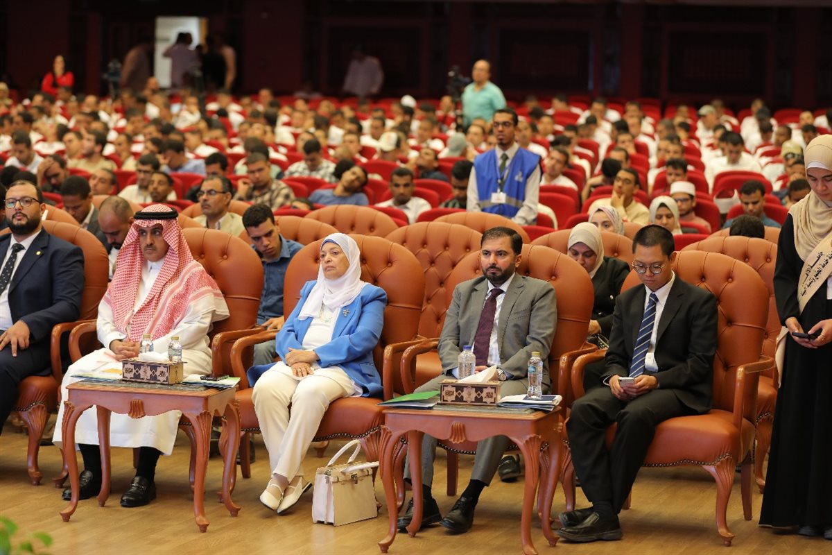 رئيس جامعة الأزهر ووزير الأوقاف ورئيس المجلس القومي للمرأة يفتتحون مؤتمر المرأة