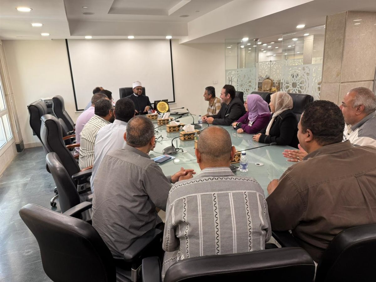 أمين البحوث الإسلامية يجتمع بإدارة البعوث ويوجِّه بتطوير ملف الإيفاد
