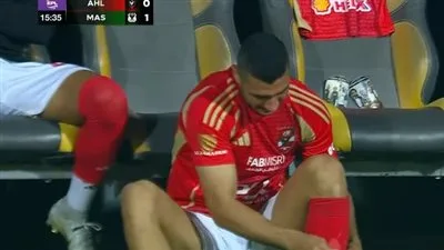 الدوري المصري الممتاز: رامي ربيعة يغادر مباراة الأهلي والمصري بسبب الإصابة في الدقيقة 12 ومشاركة مصطفى العش