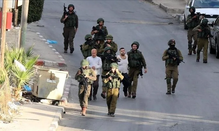 الاحتلال الإسرائيلي يعتقل أربعة فلسطينيين من محافظة الخليل