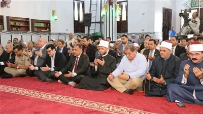 وزير الأوقاف ومحافظ الشرقية يؤديان صلاة الجمعة بمسجد الدكتور عبد الحليم محمود شيخ الأزهر الأسبق