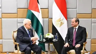 على هامش الاحتفالات.. الرئيس السيسي يلتقي بالرئيس الفلسطيني بموسكو