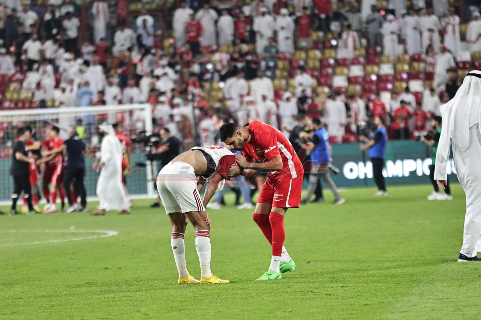 تُوّج نادي شباب الأهلي بلقب كأس رئيس دولة الإمارات لكرة القدم لموسم 2024-2025، بعد فوزه على الشارقة بنتيجة 2-1 في المباراة النهائية التي أُقيمت مساء الجمعة على استاد محمد بن زايد في أبوظبي.