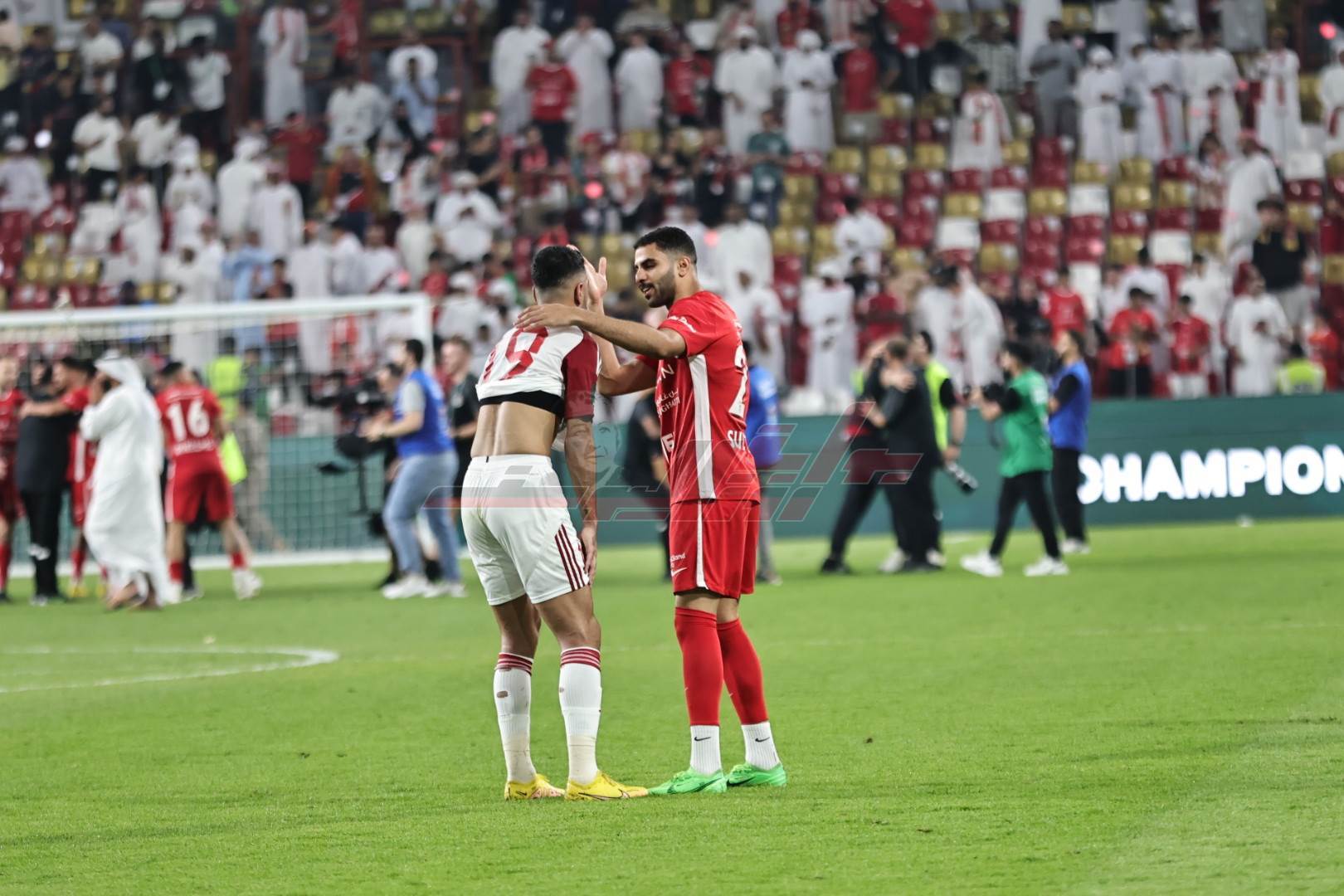 تُوّج نادي شباب الأهلي بلقب كأس رئيس دولة الإمارات لكرة القدم لموسم 2024-2025، بعد فوزه على الشارقة بنتيجة 2-1 في المباراة النهائية التي أُقيمت مساء الجمعة على استاد محمد بن زايد في أبوظبي.