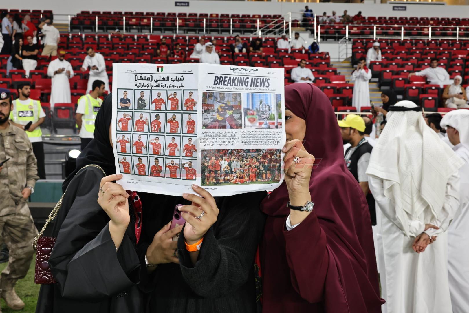 تُوّج نادي شباب الأهلي بلقب كأس رئيس دولة الإمارات لكرة القدم لموسم 2024-2025، بعد فوزه على الشارقة بنتيجة 2-1 في المباراة النهائية التي أُقيمت مساء الجمعة على استاد محمد بن زايد في أبوظبي.