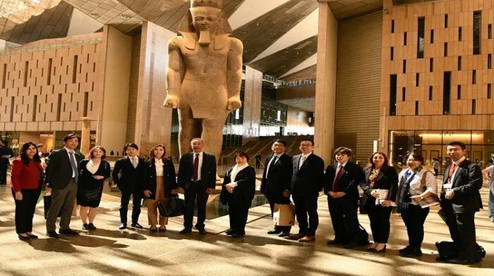 المتحف المصري الكبير يستقبل رئيس جمهورية جزر القمر ووزيرة التعليم والثقافة اليابانية