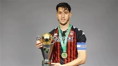الإعلامي إبراهيم يكشف فشل مفاوضات النادي الأهلي لضم الجزائري زين الدين بلعيد