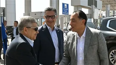 رئيس الوزراء: تطوير المواني والمناطق الصناعية يعدُ ركيزة أساسية لتعزيز تنافسية الاقتصاد الوطني