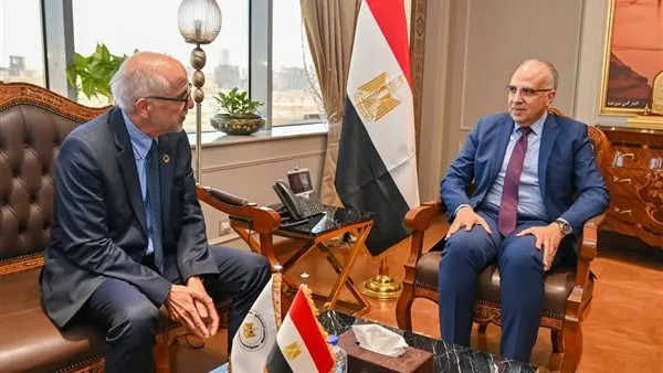 وزير الري يبحث مع مدير معهد البحر الأبيض المتوسط للمياه تعزيز التعاون