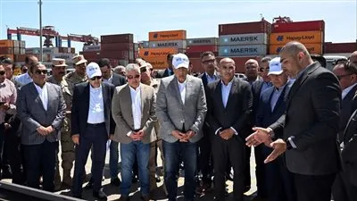 رئيس الوزراء يتفقد المحطة الأكبر في منطقة شرق المتوسط بطاقة استيعابية تبلغ 7 ملايين حاوية