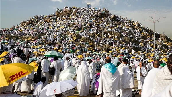 «الإفتاء» تحدد ساعات الوقوف بعرفة