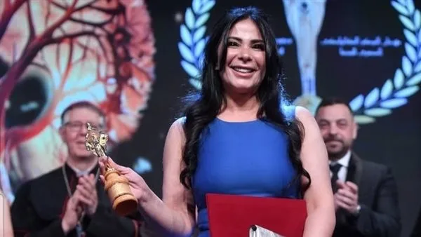 بعد حصولها على جائزة أفضل ممثلة.. منى زكي: "عندي حالة لا توصف من السعادة"