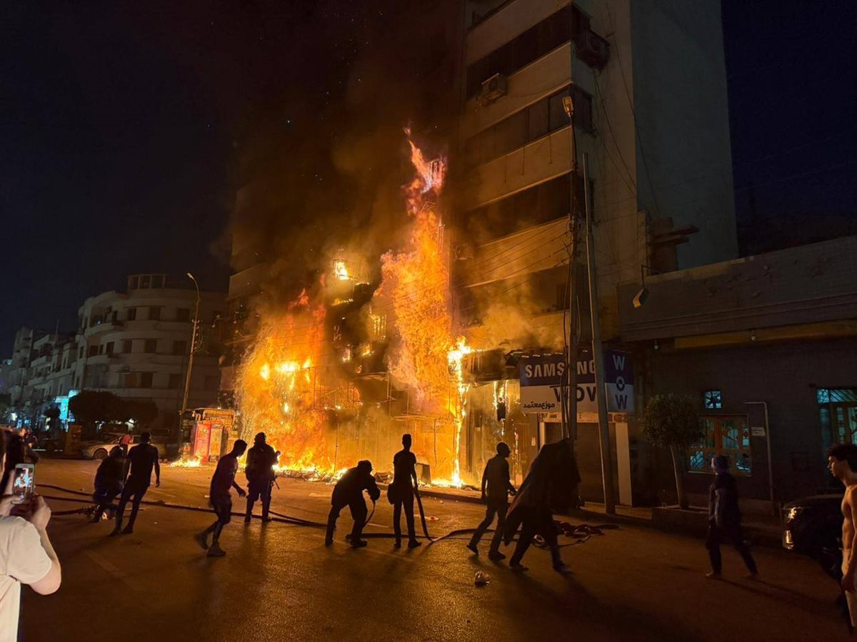 حريق مطعم للمأكولات فى ميدان سفير