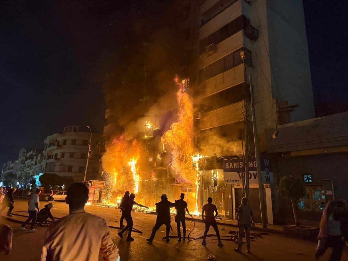 حريق مطعم للمأكولات فى ميدان سفير