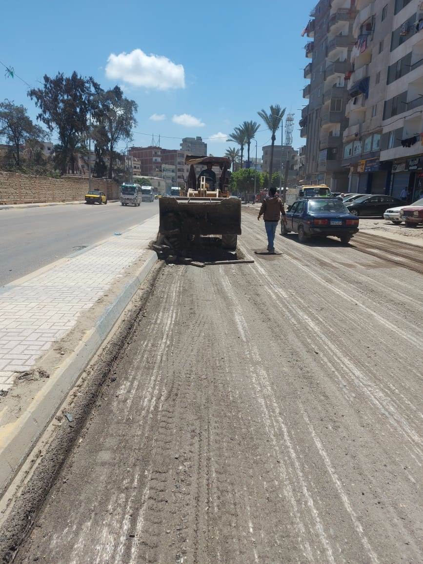 محافظ الإسكندرية يكلف مديرية الطرق بسرعة تنفيذ الخطة الاستثمارية وترميم الأسفلت المتهالك بالشوارع