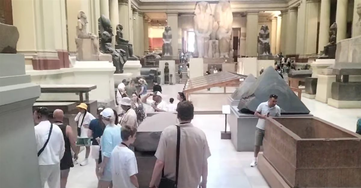  زيارة تمثال الملك أمنحتب والملكة تي بالمتحف المصري بالتحرير