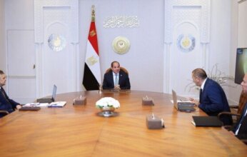 عاجل| السيسي يَطلع على تطورات حركة الملاحة بقناة السويس