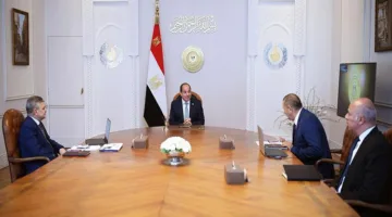 الرئيس السيسي يشدد على أهمية تعزيز الاتصال الفعّال بين هيئة قناة السويس وزبائنها