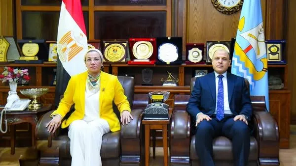وزيرة البيئة تجتمع مع محافظ كفر الشيخ قبل بدء مؤتمر الابتكار لخلق مستقبل مستدام. وزيرة البيئة تجتمع مع محافظ كفر الشيخ قبل بدء مؤتمر الابتكار لخلق مستقبل مستدام.
