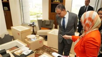 “مصر تستعيد قطعاً أثرية مسروقة بالتعاون مع الولايات المتحدة” | صور