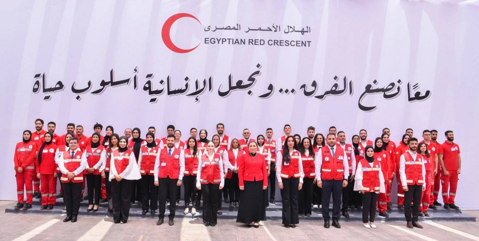 May be an image of 14 people and text that says 'الهلال الأحمر حمر ى المصرى EGYPTIAN C CRESCENT RED معًا نصنع ...الفروه نجعل الإنسانية أسلوب حياة'