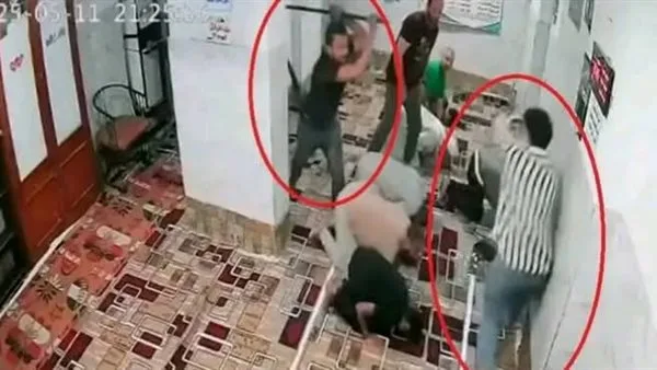 كافة المعلومات حول اقتحام مسجد بالشوم أثناء أداء الصلاة في السلام