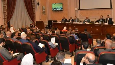 السجيني: المستأجرون يتحملون مسؤولية وطنية، والملاك يتباينون حول فترة الانتقال لإخلاء الشقق، و25 ألف عقار مهدد بالسقوط بسبب الإيجارات القديمة. السجيني: المستأجرون يتحملون مسؤولية وطنية، والملاك يتباينون حول فترة الانتقال لإخلاء الشقق، و25 ألف عقار مهدد بالسقوط بسبب الإيجارات القديمة.
