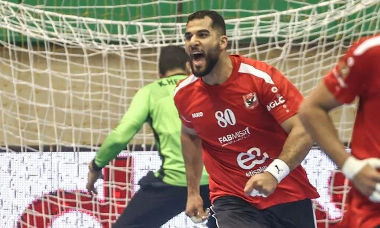 الأهلي يتغلب على الزمالك 31-26 ويتأهل لنهائي السوبر الإفريقي لكرة اليد. الأهلي يتغلب على الزمالك 31-26 ويتأهل لنهائي السوبر الإفريقي لكرة اليد.