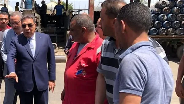 محافظ الدقهلية يقوم بزيارة مفاجئة لمحطة غاز بسنديلة ويدعو لتحويل الإدارة المسؤولة إلى النيابة. محافظ الدقهلية يقوم بزيارة مفاجئة لمحطة غاز بسنديلة ويدعو لتحويل الإدارة المسؤولة إلى النيابة.