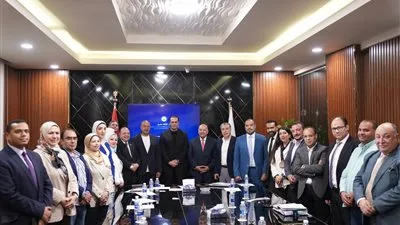 الأمين العام يحضر الكشف عن خطة شاملة لأمانة الصحة والسكان في ‘مستقبل وطن’ لإقامة قوافل طبية مجانية في جميع المحافظات الأمين العام يحضر الكشف عن خطة شاملة لأمانة الصحة والسكان في ‘مستقبل وطن’ لإقامة قوافل طبية مجانية في جميع المحافظات