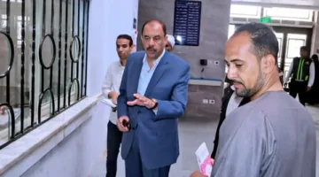 محافظ سوهاج يقرر إحالة مدير مركز طب الأسرة و11 موظفاً آخرين للتحقيق.