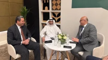 محافظ دمياط يجتمع بالأمين العام للمنظمة العربية للمدن في الرياض