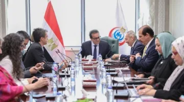 وزير الصحة يناقش مع وفد البنك الدولي تعزيز الشراكة في مجال التنمية البشرية.