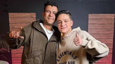 إطلاق بودكاست “روقان” من نجل مصطفى كامل بتوجيه رسالة مؤثرة من والده، مع حضور عصام صاصا كأول ضيف. إطلاق بودكاست “روقان” من نجل مصطفى كامل بتوجيه رسالة مؤثرة من والده، مع حضور عصام صاصا كأول ضيف.