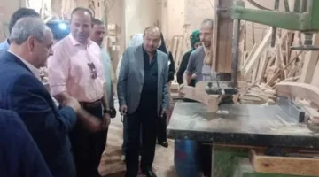 السكرتير العام المساعد يزور ورش صناعة الأثاث في دمياط