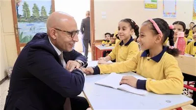 وزير التعليم يتحدث مع الطلاب حول أحلامهم وطموحاتهم وفوائدهم في العام الدراسي الحالي
