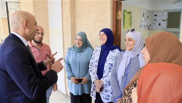 صور: وزير التعليم يتفاعل مع الطلاب والمعلمين أثناء زيارته لمدارس الحوامدية