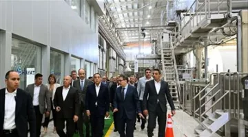 رئيس الوزراء: المنطقة الاقتصادية لقناة السويس تعد مركزاً لجذب الاستثمارات العالمية بفضل ميزاتها التنافسية.