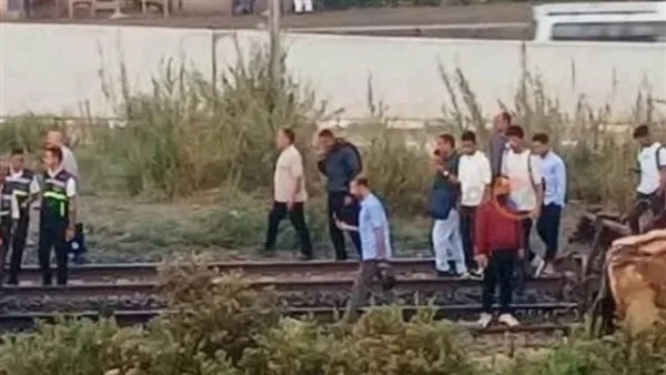 «الجرار انشق إلى نصفين».. وفاة شخص في حادث تصادم قطار بالبحيرة