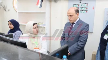 محافظ كفر الشيخ يعرض الخدمات المتاحة في مركز خدمة المواطنين