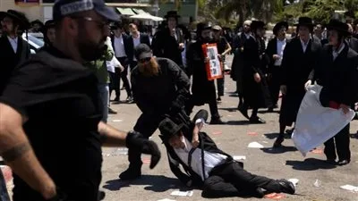 أزمة التجنيد تُفاقم الانقسامات في حكومة نتنياهو.. الحريديم يلوحون بإسقاط الائتلاف أزمة التجنيد تُفاقم الانقسامات في حكومة نتنياهو.. الحريديم يلوحون بإسقاط الائتلاف