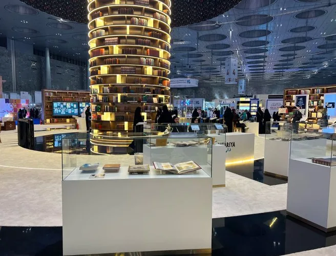 دار الكتب القطرية تبرز التراث الأدبي والتاريخي خلال مشاركتها الأولى في معرض الدوحة للكتاب دار الكتب القطرية تبرز التراث الأدبي والتاريخي خلال مشاركتها الأولى في معرض الدوحة للكتاب
