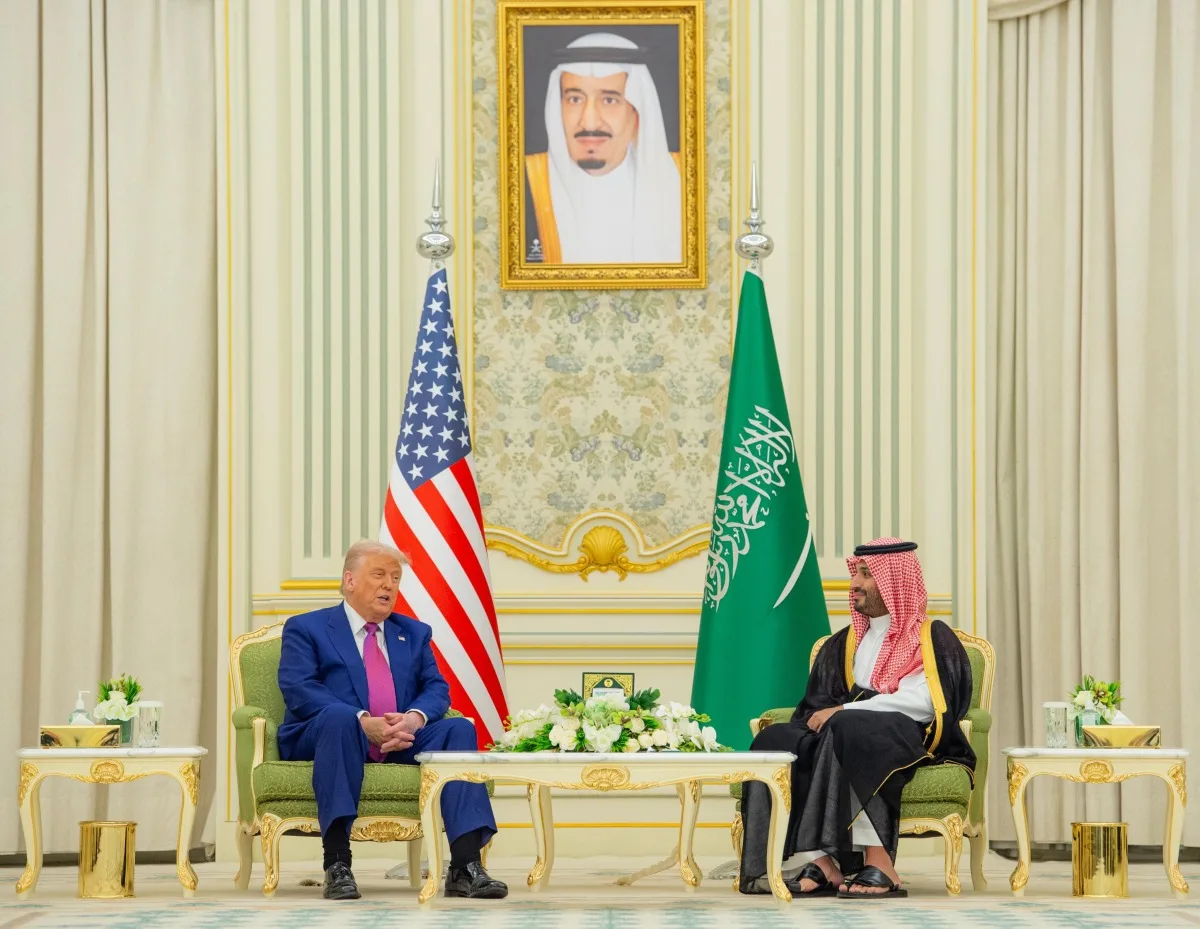 ولي العهد السعودي والرئيس الأمريكي يبرمان اتفاقية الشراكة الاقتصادية بين الحكومتين. ولي العهد السعودي والرئيس الأمريكي يبرمان اتفاقية الشراكة الاقتصادية بين الحكومتين.