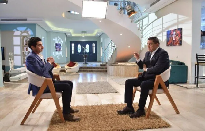 نجم مسلسل لام شمسية يزور الإعلامي معتز الدمرداش في هذا التوقيت – صور