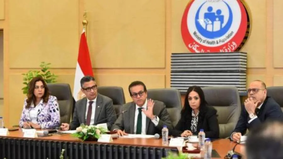 وزير الصحة يقود اجتماع اللجنة الوزارية لوضع معايير العدالة الاجتماعية للحصول على الدعم وزير الصحة يقود اجتماع اللجنة الوزارية لوضع معايير العدالة الاجتماعية للحصول على الدعم